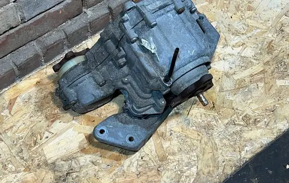 BMW 7 F01 F02 F03 F04 Gearbox transfer box case 7607606