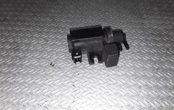 BMW 5 E39 Turbo solenoid valve 72279600