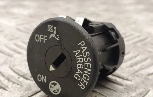 Passenger airbag on/off switch