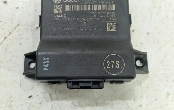 Audi A5 8T 8F Gateway control module 8R0907468L 8R0907468A