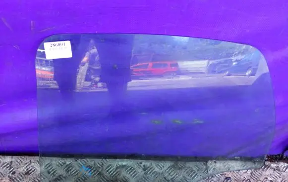 Citroen C3 Front door window glass four-door
