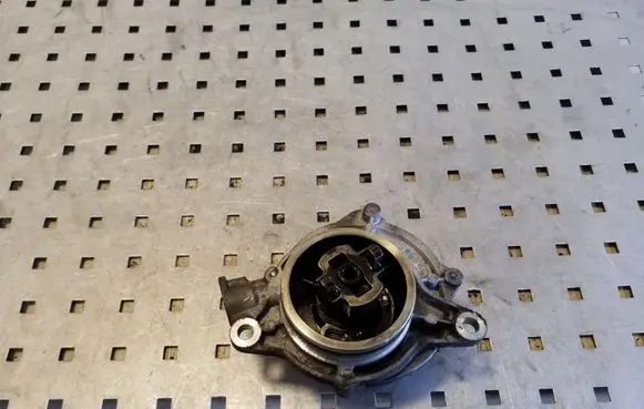 BMW X3 E83 Vacuum pump 700437012