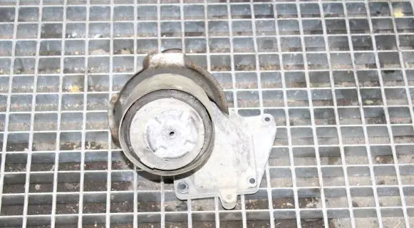 Mercedes-Benz CLK A209 C209 Engine mount bracket A2722230804