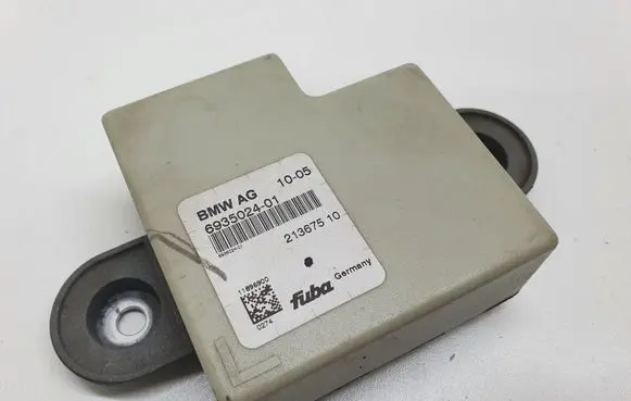 BMW 5 E60 E61 Antenna control unit 6935024 693502401 21367510