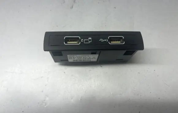 Mercedes-Benz GLE (W166 - C292) USB socket connector A1728201600
