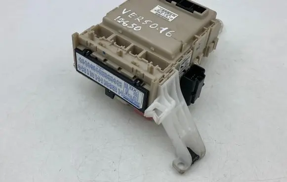 Toyota Verso Fuse box set 827300F320 434213L10