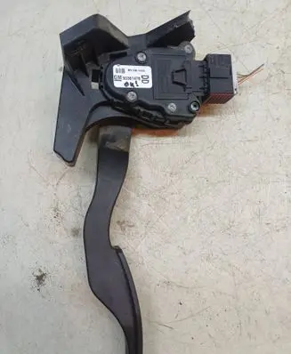 Opel Meriva A Accelerator throttle pedal 6PV00811003 93361478