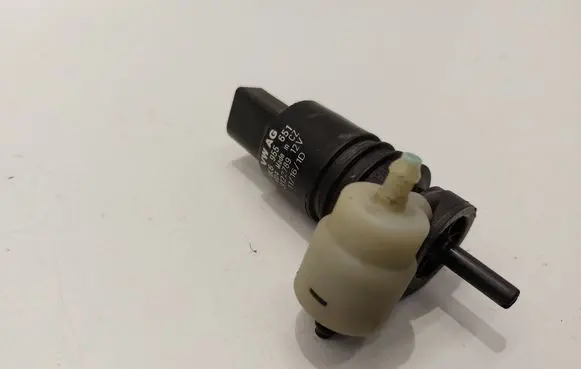 Volkswagen PASSAT B8 Windscreen/windshield washer pump 1K6955651