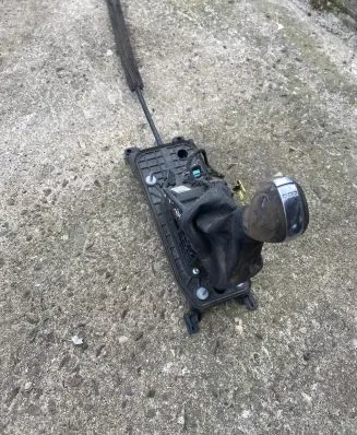 Volkswagen Golf VII Gear shifter/selector 5Q2713025