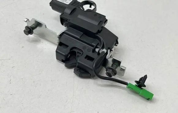 Volvo S60 Seat back rest lock catch 31436463 3084508 220823
