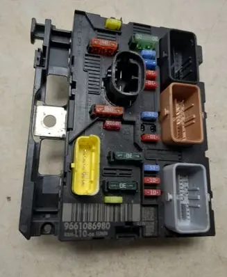 Peugeot 207 Fuse module 9661086980