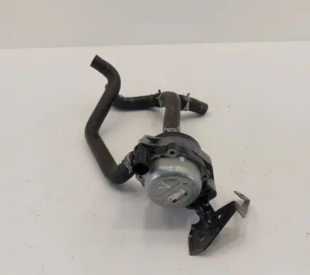 Nissan Leaf II (ZE1) Electric auxiliary coolant/water pump 215815SA0A