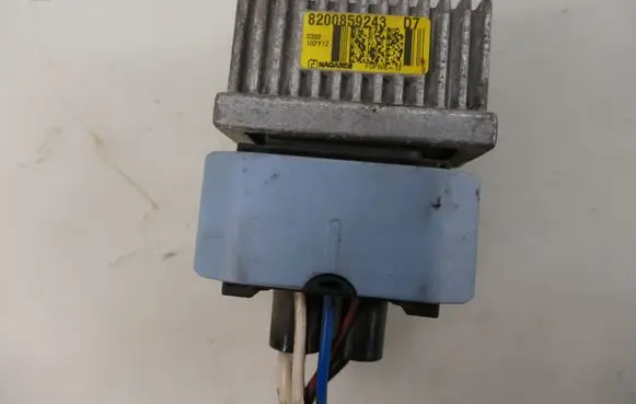 Nissan Qashqai+2 Glow plug pre-heat relay 8200859243