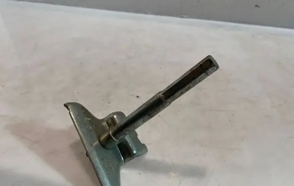 Battery bracket