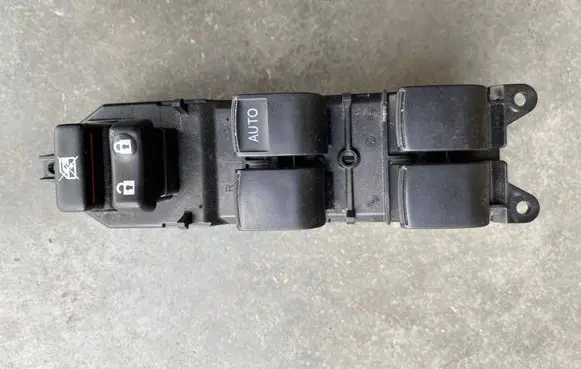 Toyota Auris E180 Front door window regulator with motor 0870U40