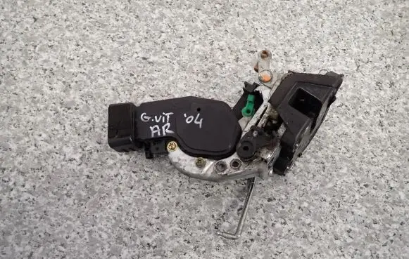 Suzuki Grand Vitara I Rear door lock