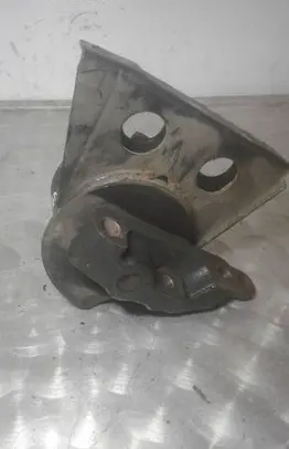 Engine mount bracket