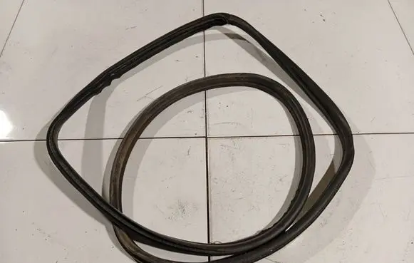 Peugeot 307 Rubber seal front coupe door