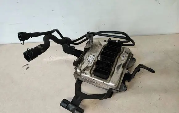 BMW 7 F01 F02 F03 F04 Engine control unit/module 8636967 7610565