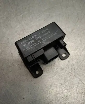 Mercedes-Benz E W210 Glow plug pre-heat relay 
