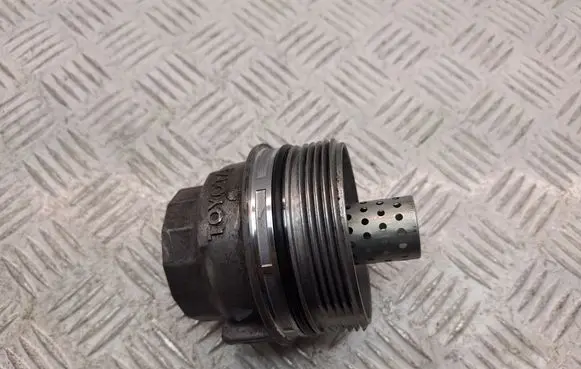 Toyota Avensis T250 Oil filter cover 156200R010