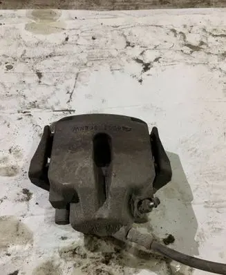 BMW 5 E39 Front brake caliper 6022296