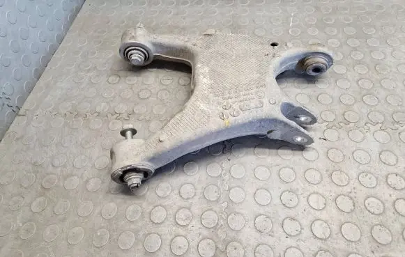 BMW 5 F10 F11 Rear upper control arm/wishbone 6865900