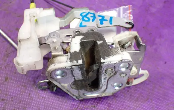 Citroen C1 Front door lock