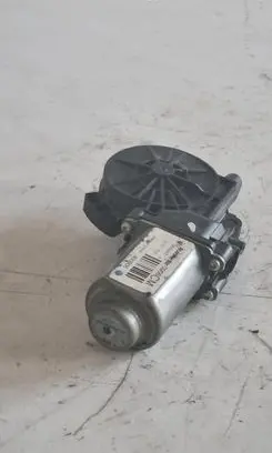 Hyundai Santa Fe Front door window regulator motor 400906