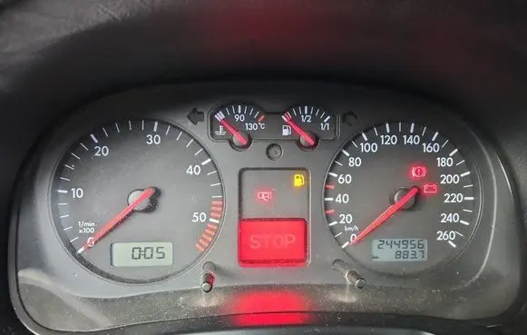 Speedometer (instrument cluster)