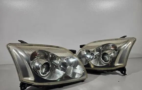 Toyota Avensis T250 Headlights/headlamps set 