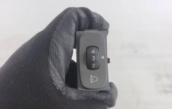 Renault Laguna II Headlight level height control switch 8200032953