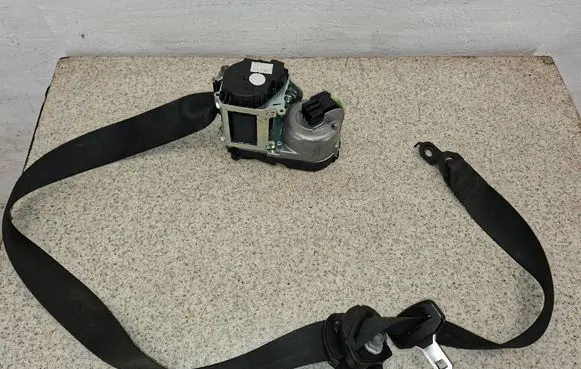 Mercedes-Benz R W251 Front seatbelt 33042836 330611698