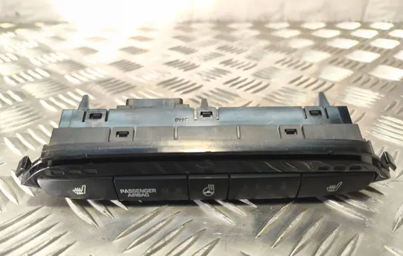 Hyundai i20 (GB IB) Seat heating switch 93700C8000 310118 S31664