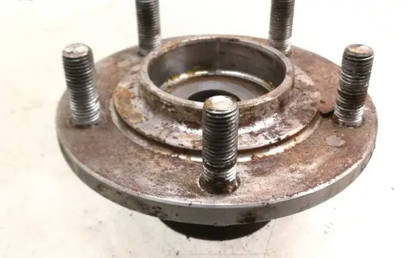 Mitsubishi Space Wagon Rear wheel hub