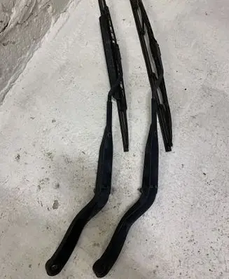 Dodge Nitro Front wiper blade arm