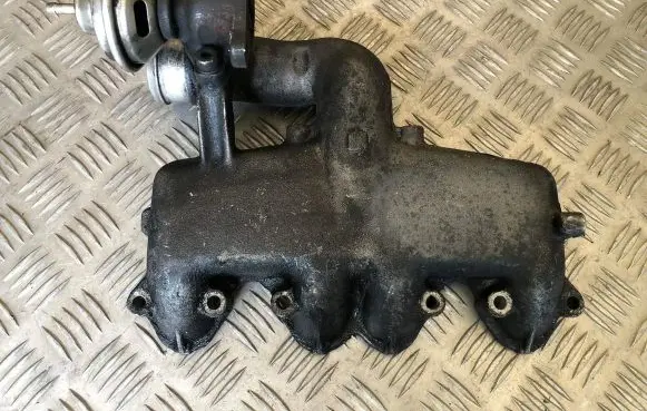 Volkswagen PASSAT B5 Intake manifold 028129713K