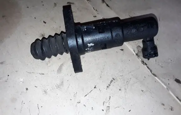 Volkswagen Golf Plus Clutch slave cylinder 1K0721261L