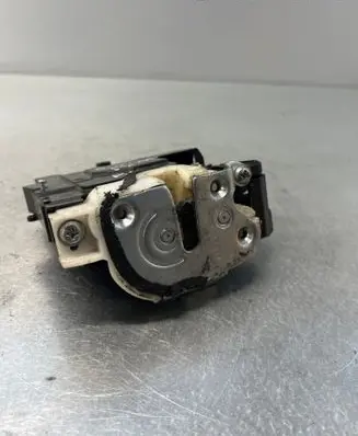 Mitsubishi Outlander Front door lock 07220