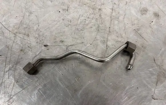 BMW X5M E70 Fuel injector supply line/pipe 