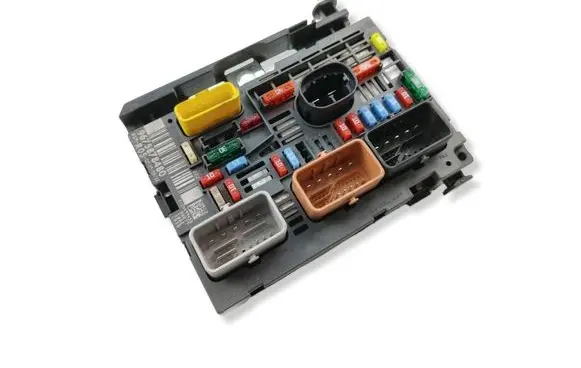 Peugeot 308 Fuse module 9675878480