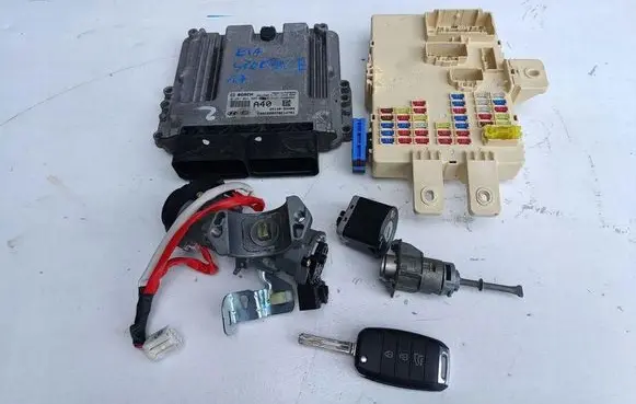 KIA Sportage Engine ECU kit and lock set 39140-2a400