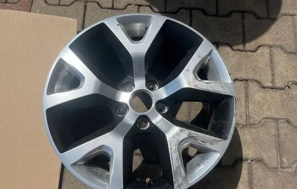 Jeep Renegade R17 alloy rim 