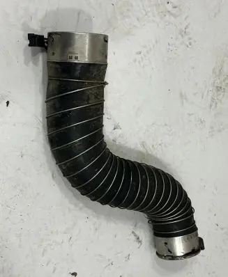 BMW 4 F32 F33 Intercooler hose/pipe 8573762