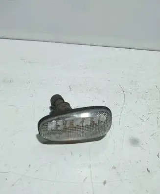 Opel Astra G Front fender indicator light 90560403