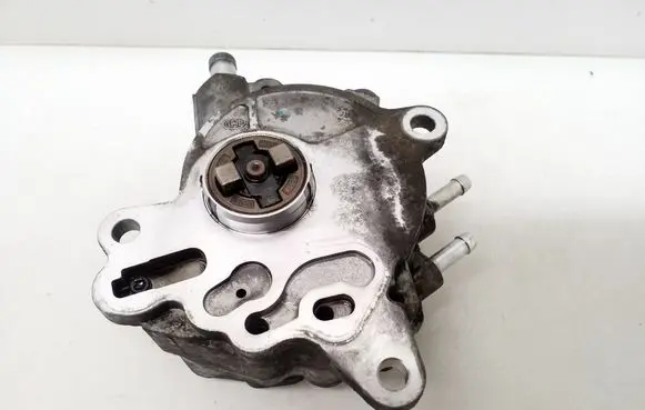 Volkswagen Golf V Vacuum pump 03G145209