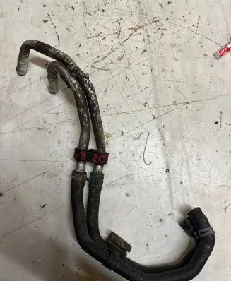 Volkswagen Touareg II Engine coolant pipe/hose 7P0122073A