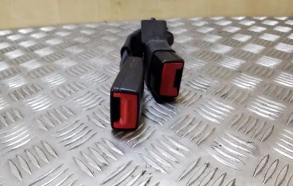 Rear seatbelt buckle