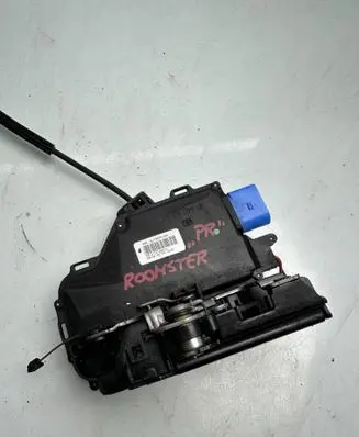 Skoda Roomster (5J) Front door lock 5J1837016A PA66307 UL3CZA03789
