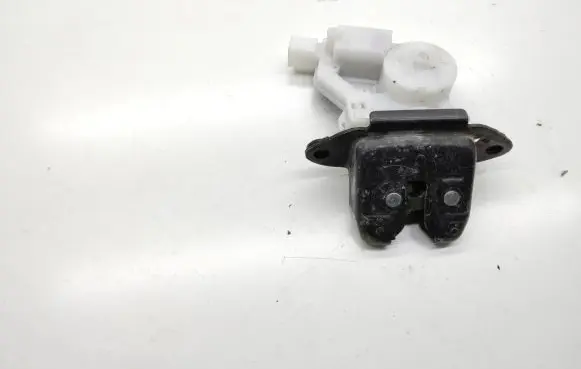 Nissan Qashqai Loading door lock 